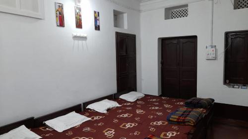 Deoghar Hotel | Call on 79031-58122 for booking-Rupak Rest house Near Temple only 2 min walking distance