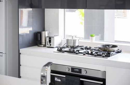 Campbelltown House | Campbelltown/5BR/Double Living Room/Convenient Transportation/Free Parking/