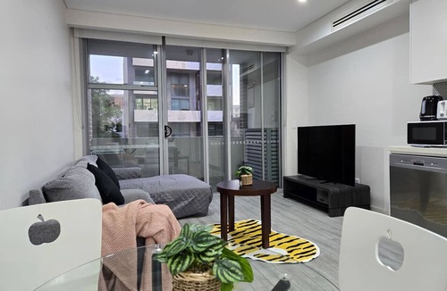 Camperdown Apartment | Camperdown one 05 Close to bus stop and SYD CBD