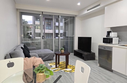 Camperdown Apartment | Camperdown one 05 Close to bus stop and SYD CBD