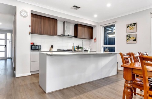 Angle Vale House | Campiana Retreat | 5 Beds, Near Virgara Wines, 2 Living Area