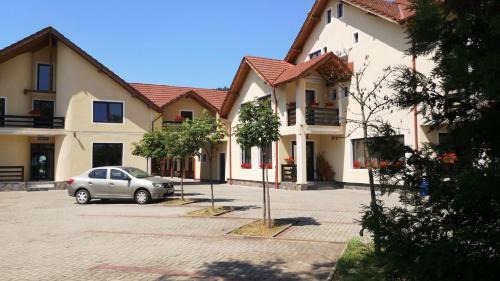 Sarasau House | Camves Inn