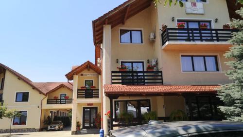 Sarasau House | Camves Inn