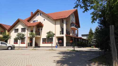 Sarasau House | Camves Inn