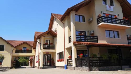 Sarasau House | Camves Inn