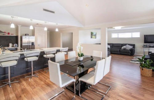 Geographe House | Canal Waters relax and enjoy even bring the boat to the back door