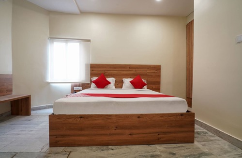 Ameerpet Hotel | CAPITAL O 15141 Townvilla Guest House
