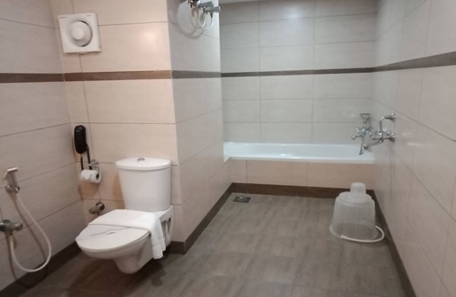 Kollam Hotel | Capital O 19742 Hotel Dona Castle