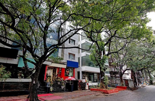 Jayanagar Hotel | Capital O Elegant Amethyst Business Hotel Near Ragigudda Sri Prasanna Anjaneyaswamy Temple
