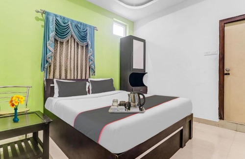 Kukatpally Housing Board Colony Hotel | Capital O Hotel Gravity Near Nexus Hyderabad