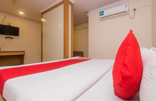 Malad West Hotel | Capital O Orbit Inn Near Infiniti Mall