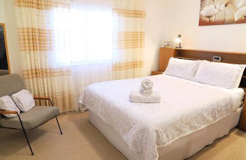 Broken Hill House | Capon Cottage