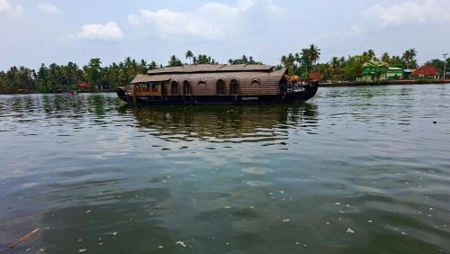 Mankombu Hotel | Captain's Cabin, Alleppey- A Premium Backwater Mansion