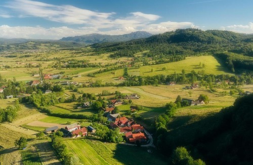 Intorsura Buzaului House | Casa Baciu