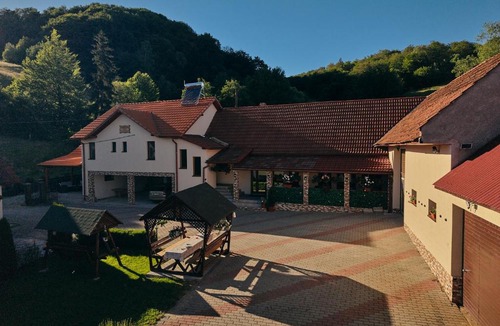 Intorsura Buzaului House | Casa Baciu
