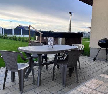 Sinpetru House | Casa Bella