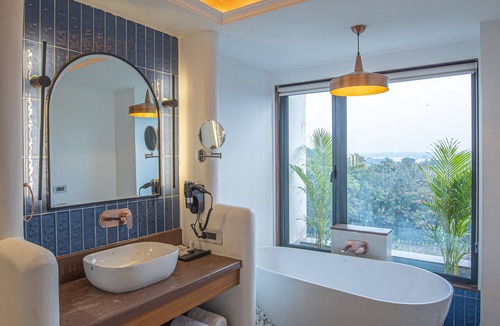 Shavri Colony Hotel | Casa Blanca LakeCity