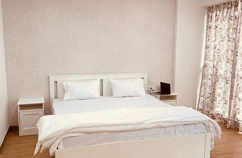 Viman Nagar Apartment | Casa Blanca - Pune Airport - Cozy home stay