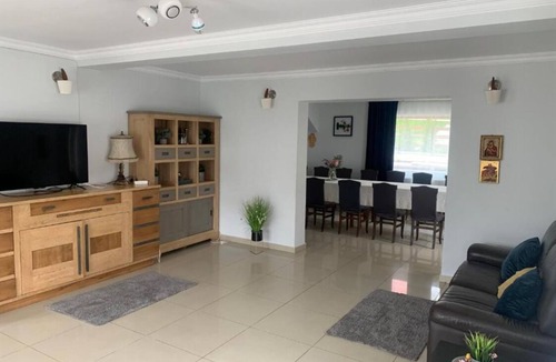 Moieciu Bed & Breakfast | Casa Bucegi - 1 Queen BR 2