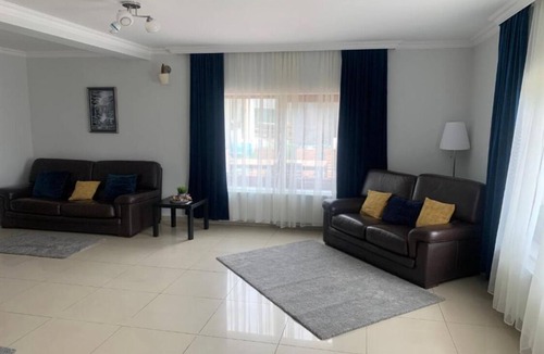 Moieciu Bed & Breakfast | Casa Bucegi - 1 Queen BR 2
