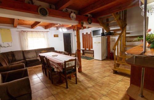 Vartop House | Casa Cornel