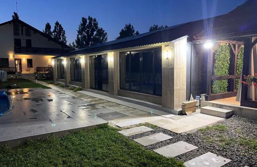 Dumbravita House | Casa cu Flori Maramures
