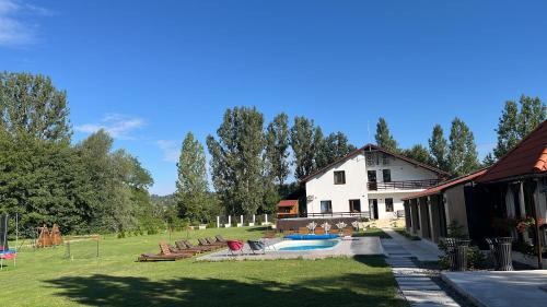 Dumbravita House | Casa cu Flori Maramures