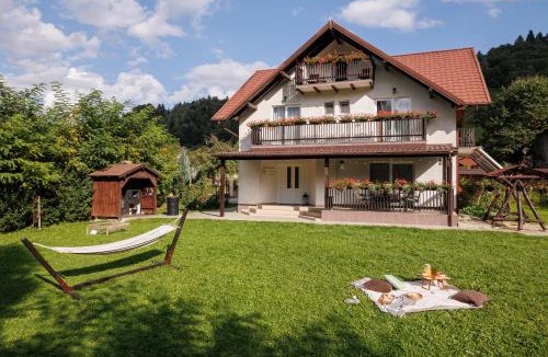 Moieciu House | Casa cu Salcâmi