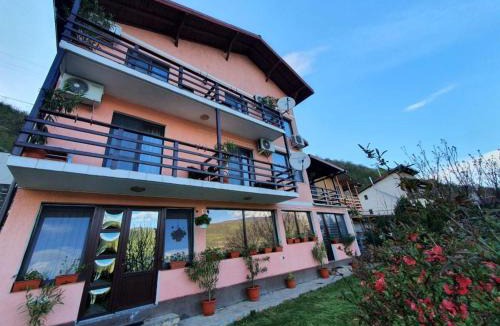 Dubova House | Casa Darian