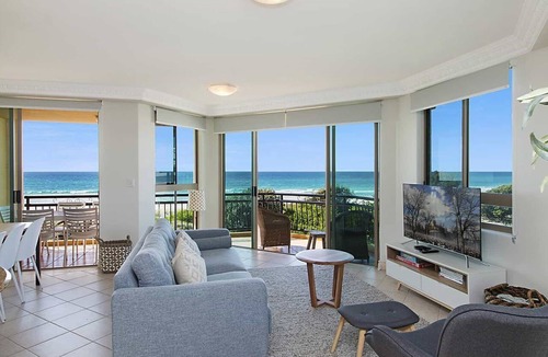Bilinga Apartment | Casa Del Rey 4 - Absolute Beachfront Bilinga - Min 3. Night Stay!