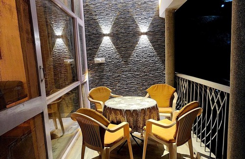The Mall Road Apartment | Casa Doon Vista, 2 Bedroom Charming apartment with Awesome Doon Valley View