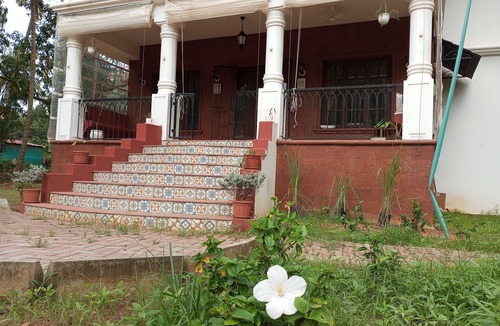 Arpora Villa | Casa Hibiscus 2bhk with Pvt. Garden & Pet-Friendly!