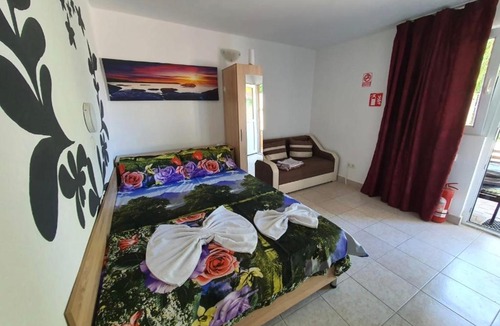 Saturn House | Casa Maria Saturn
