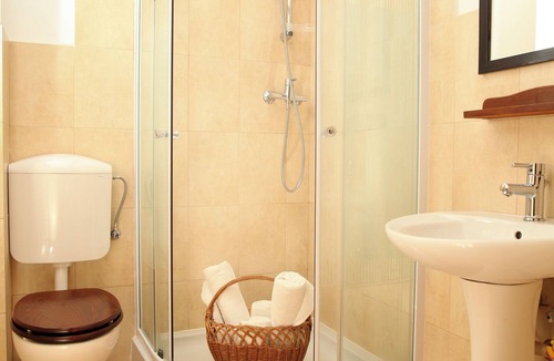 Cartisoara Bed & Breakfast | Casa Mosului triple room 2