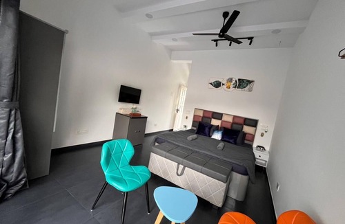Ratnagiri Bed & Breakfast | Casa Oceanus – Pool Facing 1 Private Bedroom In Casa Oceanus