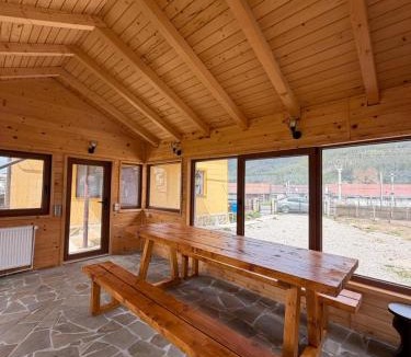 Campulung Moldovenesc Apartment | Casa Pietrele Doamnei Garden Apartment