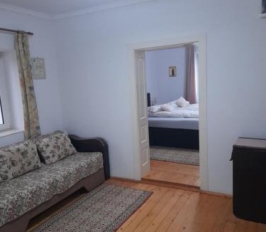 Tasnad House | Casa Teonia