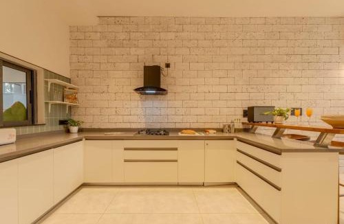Pilerne Industrial Estates Villa | CASA VASU VILLA private Pool Jacuzzi Caretaker