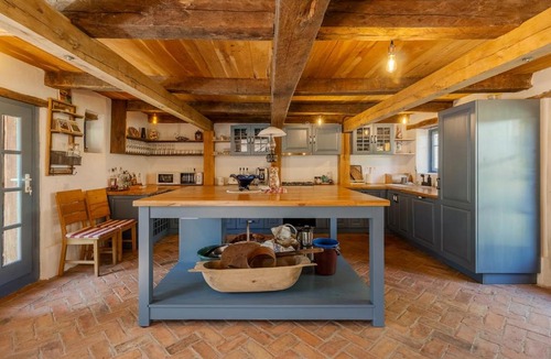 Carpinet Apartment | Casa Veche Leheceni (8-Room Country House)