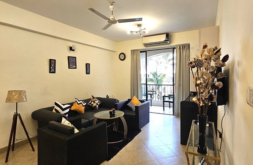 Assagao Bed & Breakfast | Casavilasa-2BHK Ground Floor park facing fully loaded Kitchen, AC, Balcony, WIFI