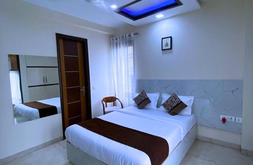 Patel Nagar Bed & Breakfast | Cassava Stay