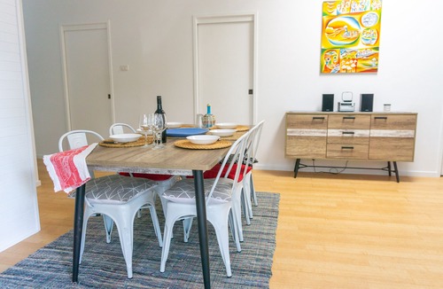 Macmasters Beach House | Castaway | Cosy-up by the fire | Opposite beach path | Pet friendly