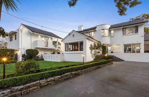 Clontarf House | CASTLE ROCK VILLA- Exemplary family abode overlooking Sydney Harbour