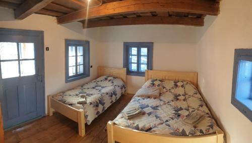 Risca Ski Chalet | Casuta dintre brazi
