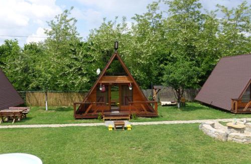 Avrig Apartment | Casute in copac & Case A frame