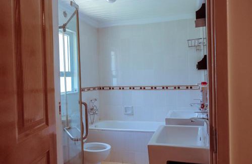 Athi River Villa | Cedar
