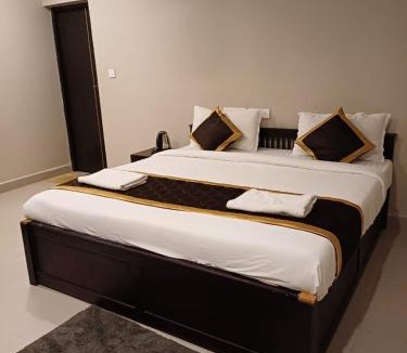 Elappara Hotel | CeeCee Grand