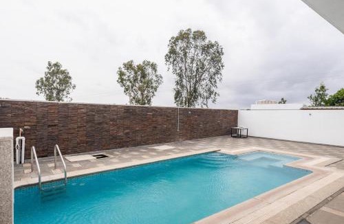 Doddaballapur Villa | CelestialSapphire Pool Nr Nandi Hills VegOnly