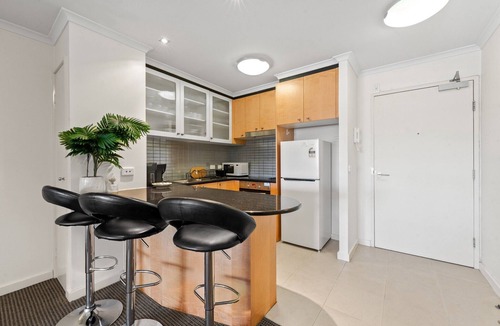 Braddon Apartment | Central Apartment with Underground Parking