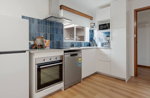 Launceston CBD House | Central Cosy Townhouse + Parking